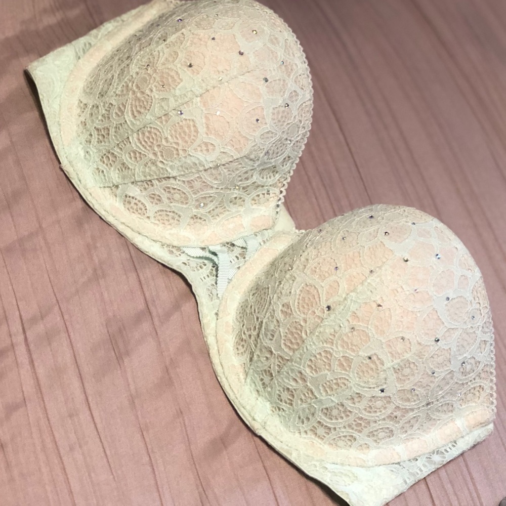 Sold!!!! Victoria’s Secret Strapless Bra!
